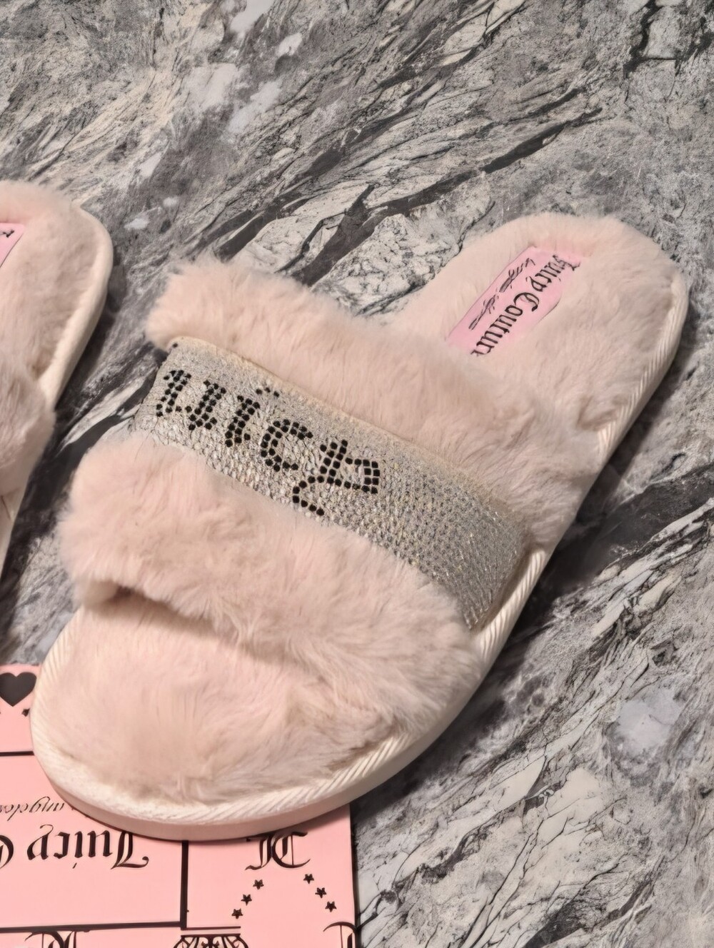 Juicy Couture
Gravity 2 Pink
Embellished Slippers
.
. . . . . ....
.
Slippers is - Picture 1 of 14